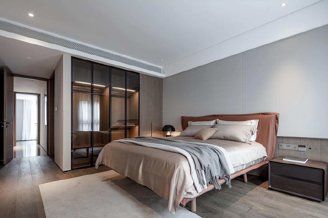 一门到顶和分体柜哪个好看,做一门到顶的柜好不好