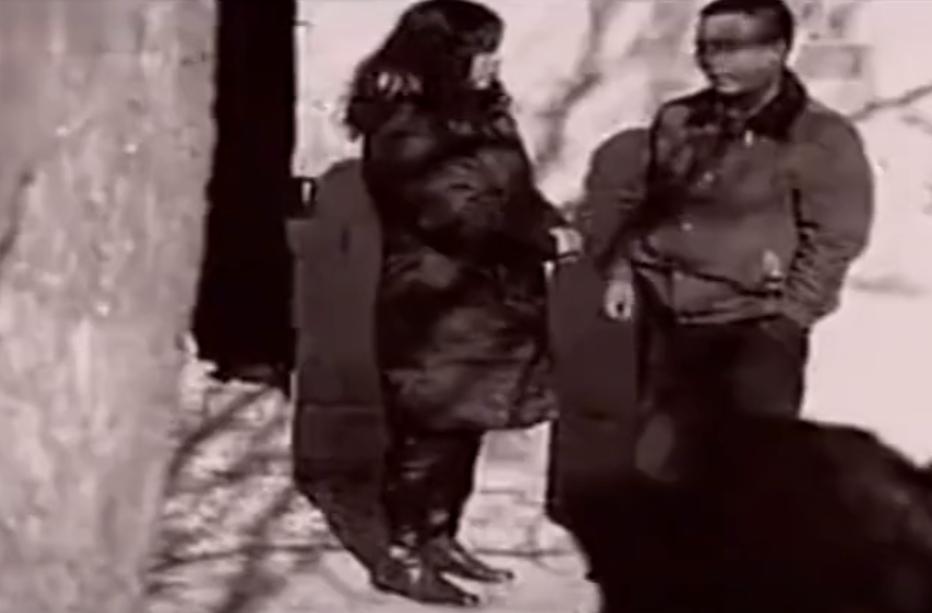 08年，河北女孩“瘫痪”卧床20年，姐姐安上监控后，戳穿多年*局骗**