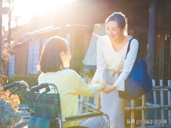 人很应该懂得孝敬父母,最基础的孝道就是善待父母