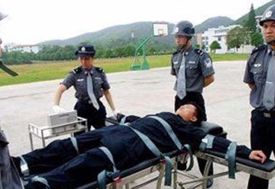 河北“土皇帝”李真：强迫4个空姐轮流伺候，仅7年敛财超2000万