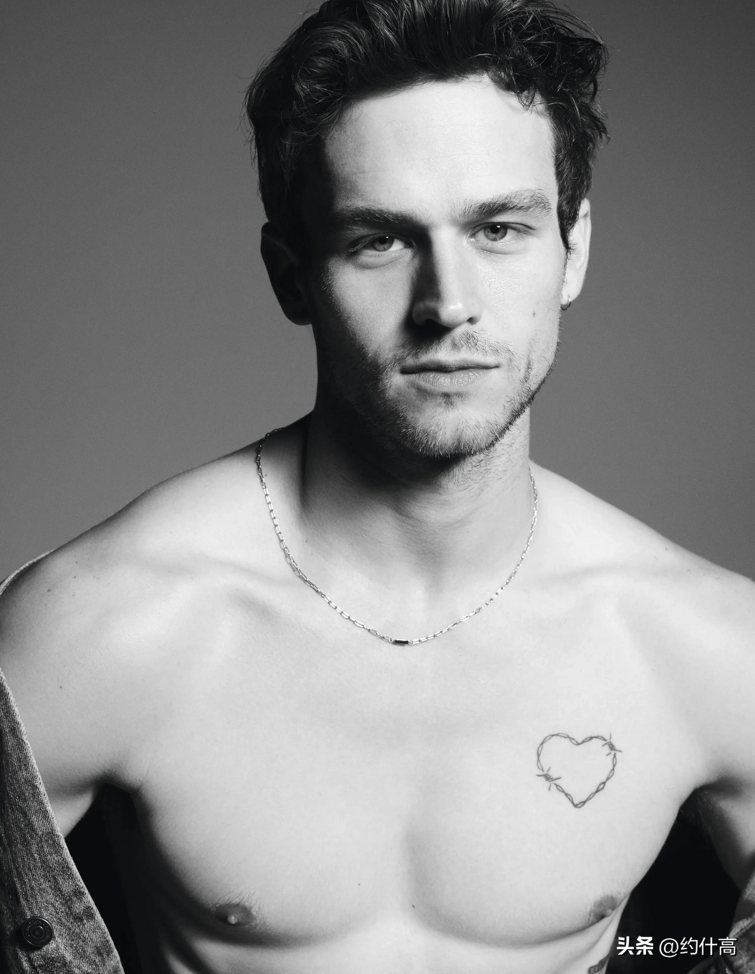 新锐同志帅哥成CalvinKlein新宠,变身*裤内**男神代言“骄傲”活动