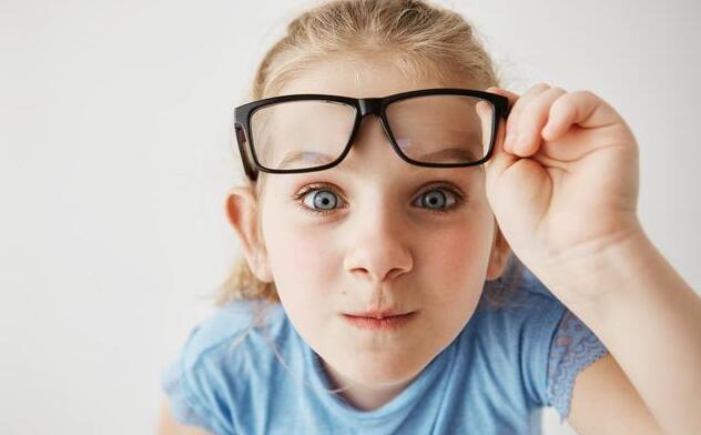 儿童近视多少度可以做近视手术,9岁孩子眼睛近视防控最佳方法