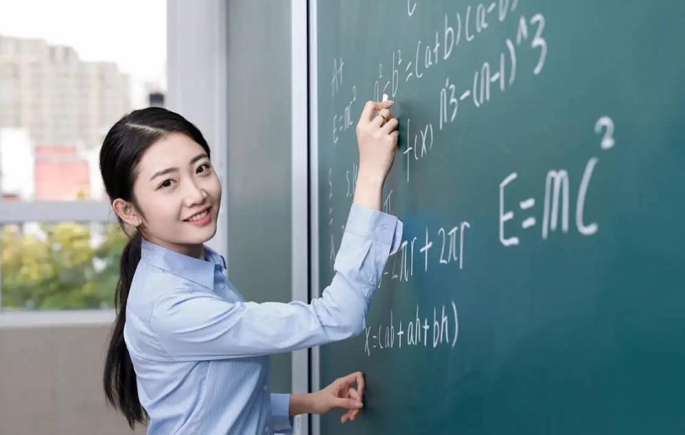 本科女生就业前景比较好的专业,适合女生本科就业前景好的专业