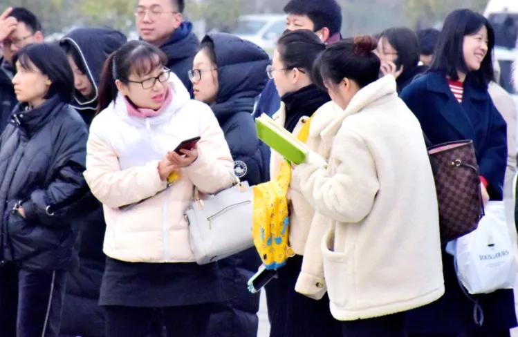 老师为方便体育生充当教学工具,老师让体育生充当教学工具