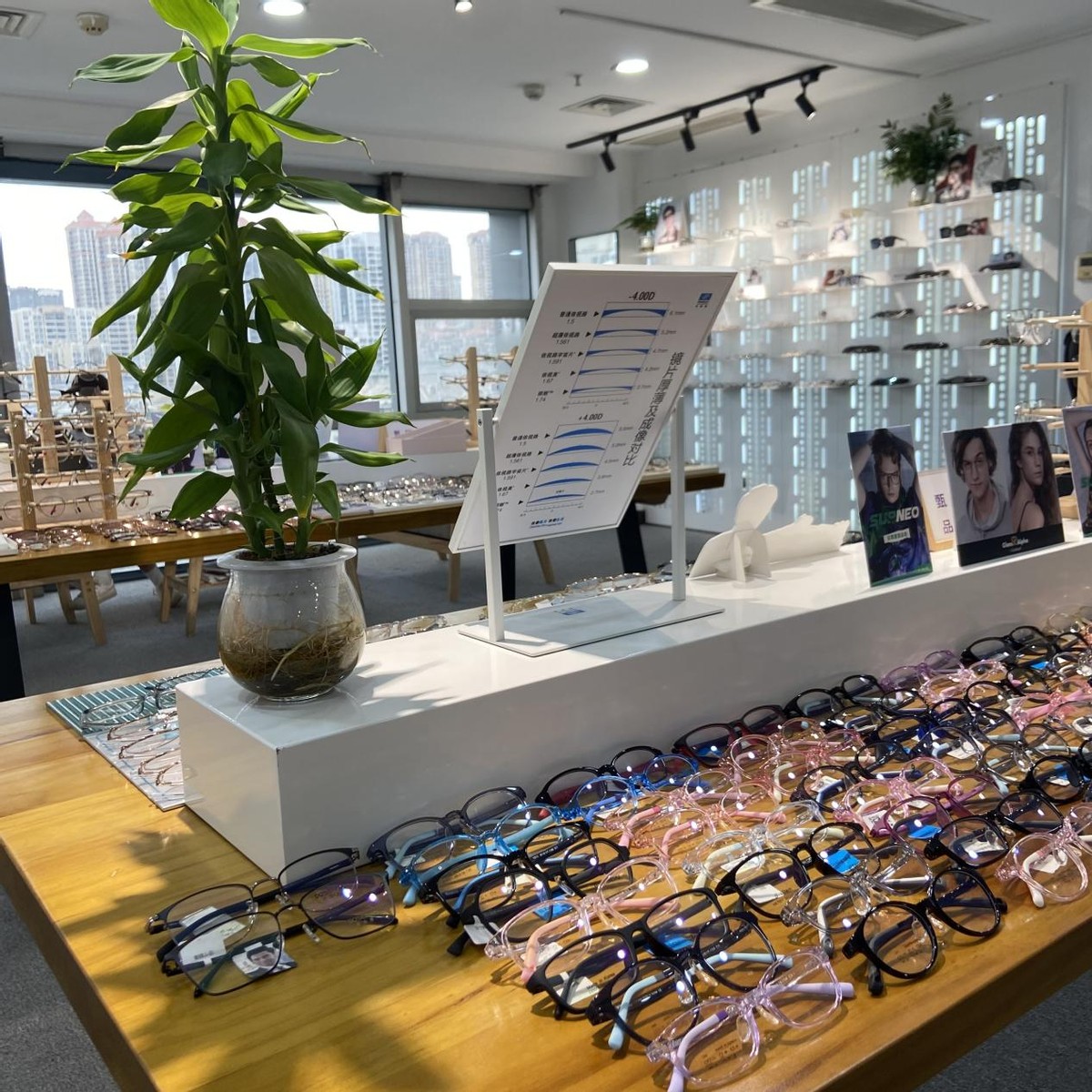 南宁什么牌子眼镜最好,南宁配近视眼镜多少钱
