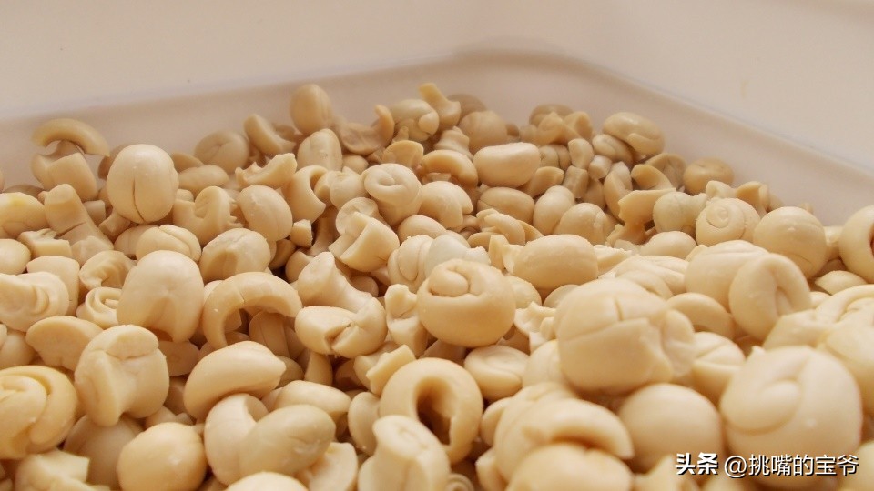 同在非洲大陆，同胞国家忍饥挨饿，它还出口牛油果、芝麻到中国