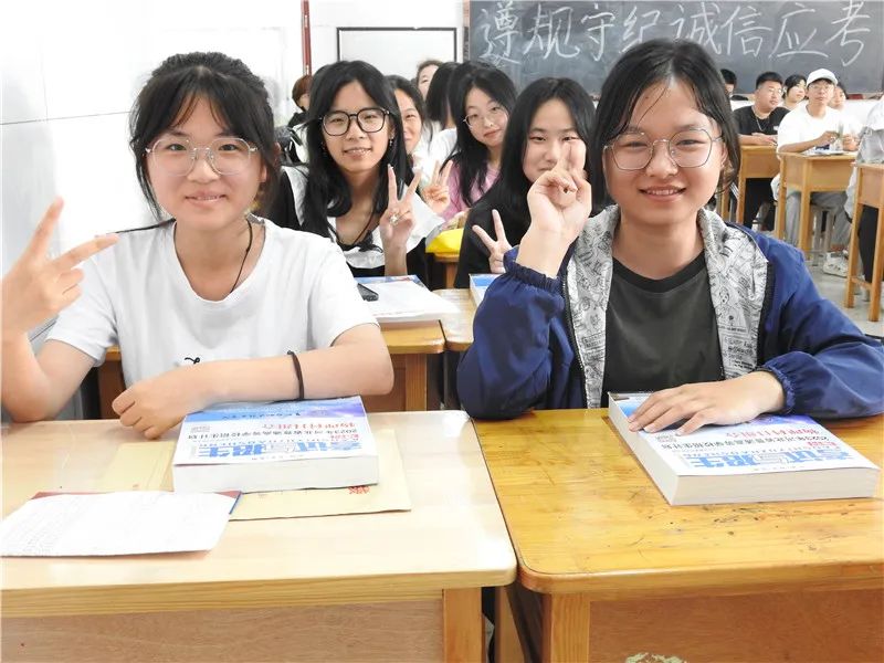 毕业季来临即将和母校说再见,毕业十年匆匆路过母校感言