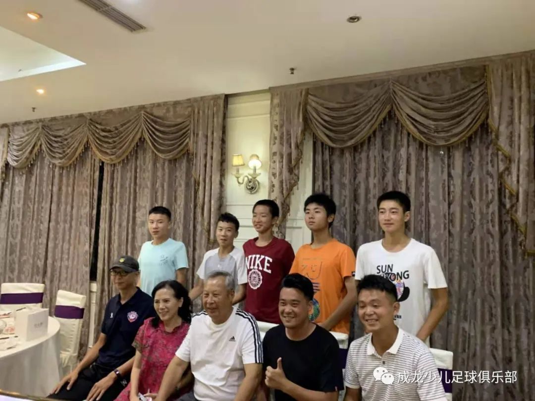 成龙少年篮球俱乐部,成龙青少年足球俱乐部