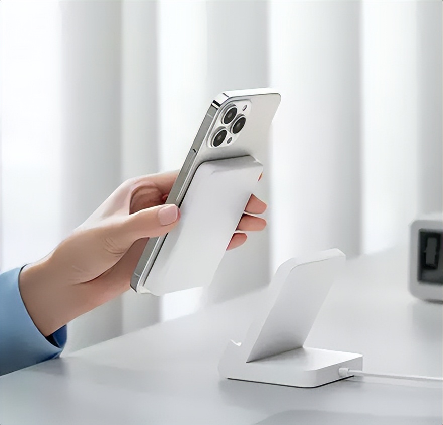 iPhone无线充电宝选哪一款,iphone即插即用充电宝哪款最好