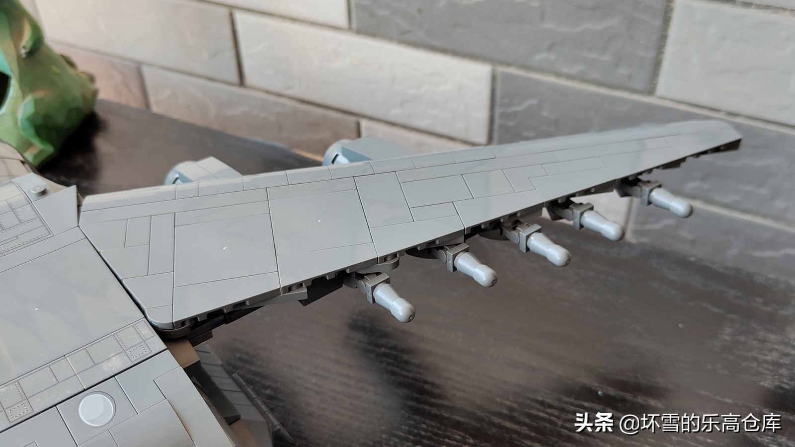 森宝积木6800a拼装视频,胖妞100个积木拼一个超大的机器人