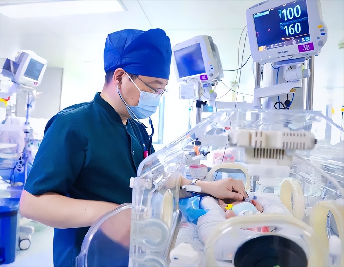 母乳宝宝便血是什么原因,纯母乳宝宝便血是怎么回事