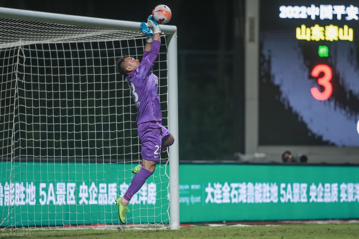 刘伟国各种失误,刘伟国2019十佳扑救