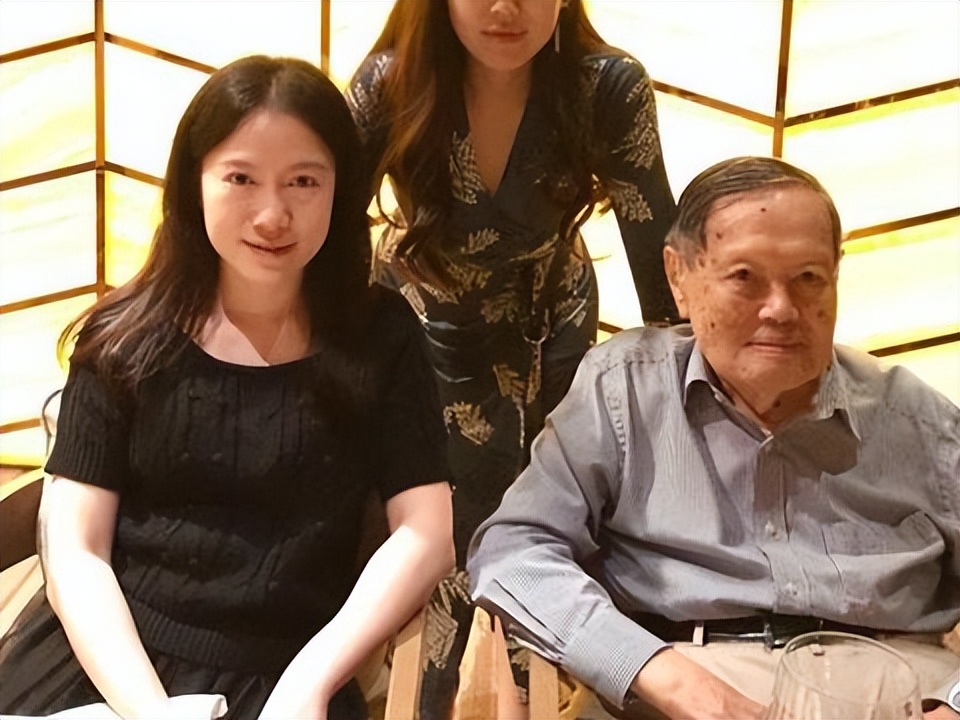 翁帆嫁给大自己54岁的杨振宁了吗,翁帆与杨振宁的婚姻生活曝光