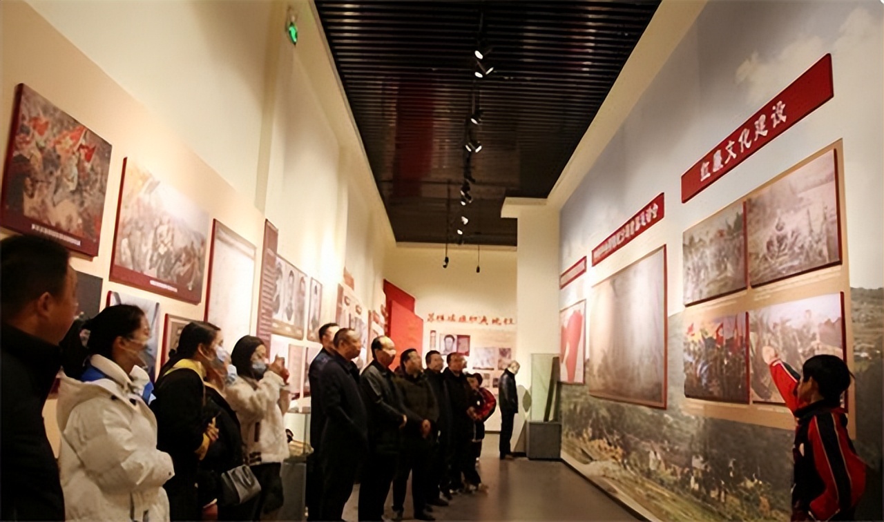 1957年毛主席途经沈阳，问军区司令：黄毛丫头呢？我要吃她做的饭