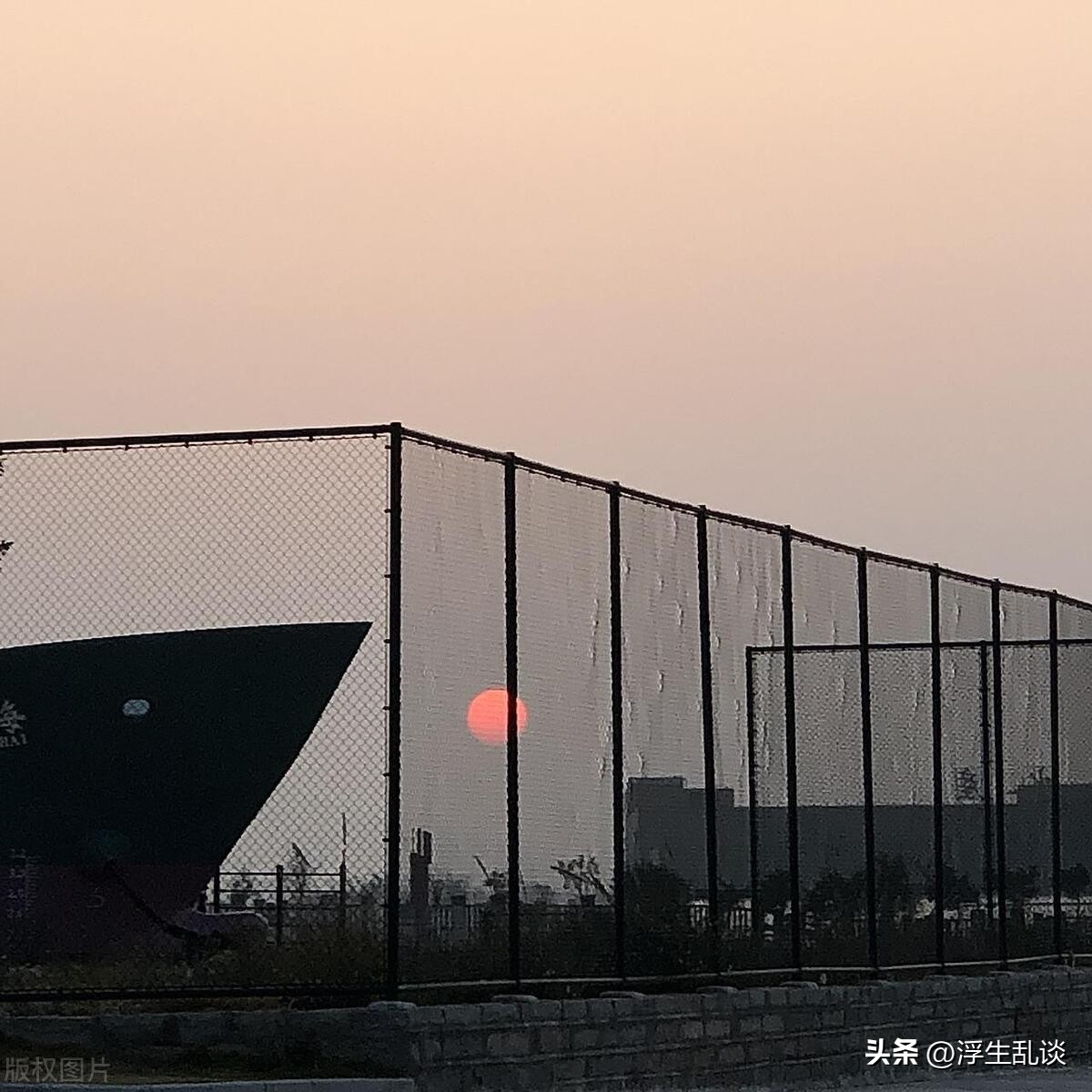 周末走走逛逛放松心情的文案,周末愉快简短走心的句子文案