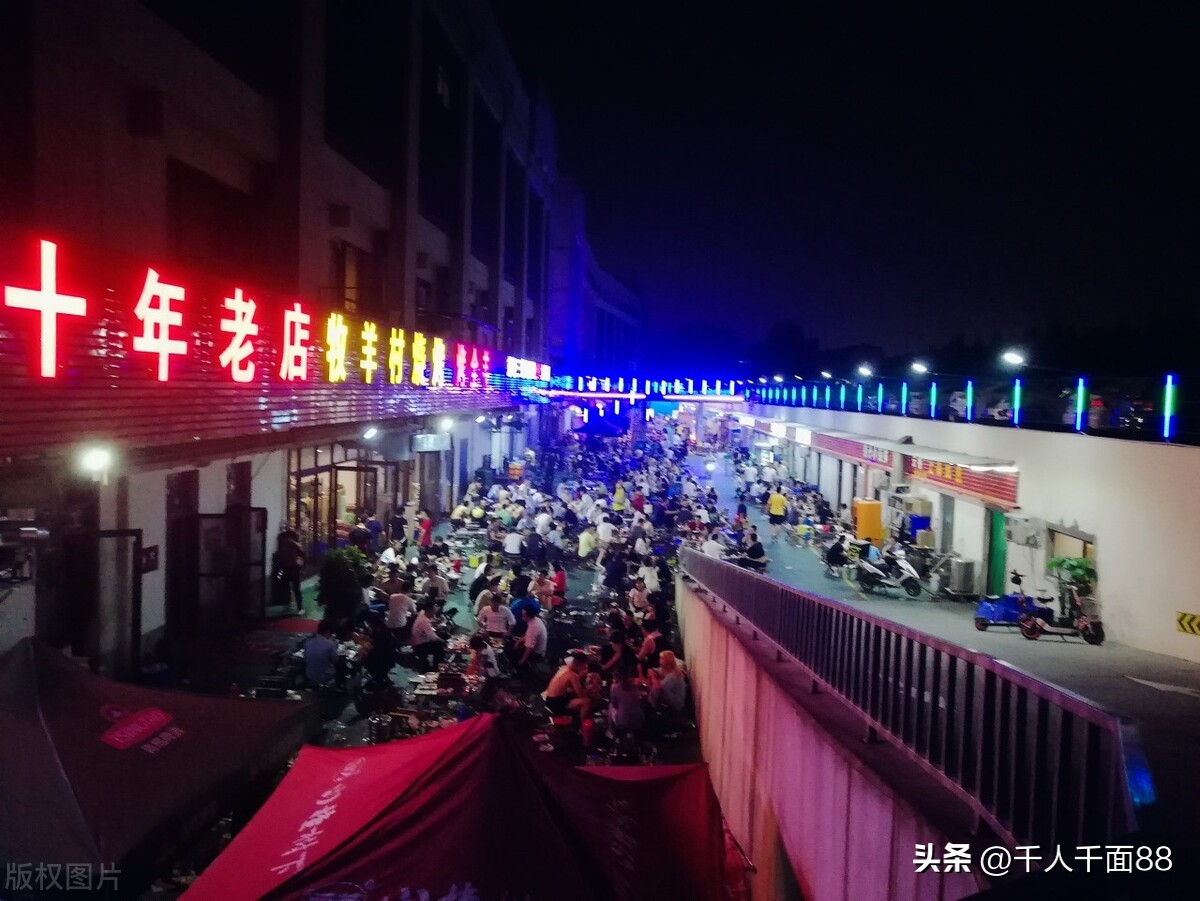 生意红火的烧烤店一年能挣多少钱,烧烤店如何在3个月回本500万