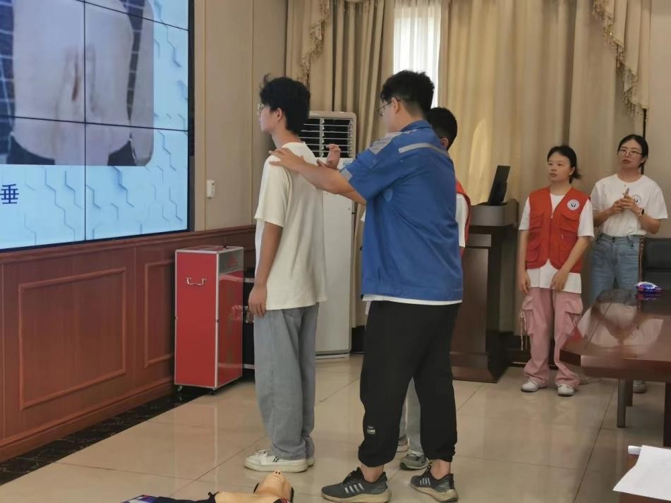 龙脊康脊柱专科广州店,龙脊康专注脊柱健康