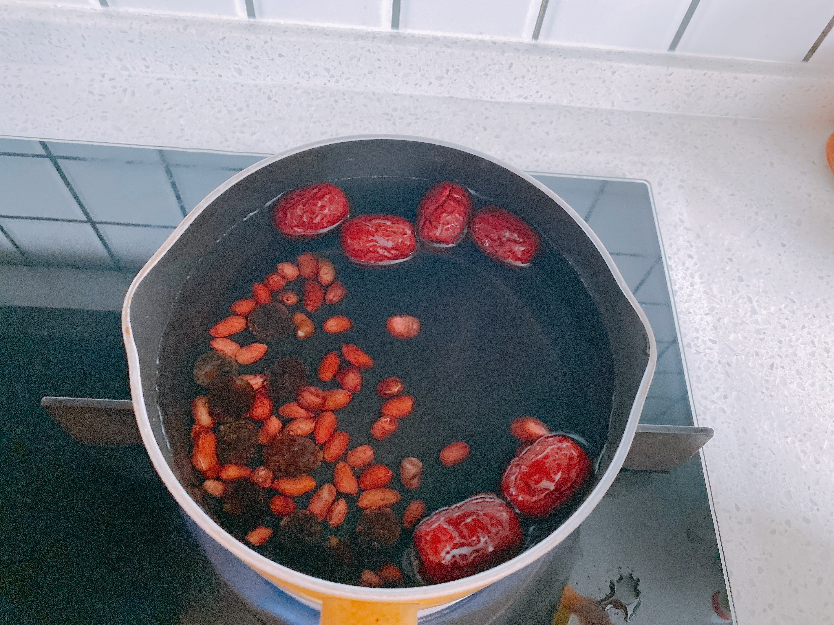 桂圆茶秋冬怎么煮水喝,冬天煮茶桂圆和什么配