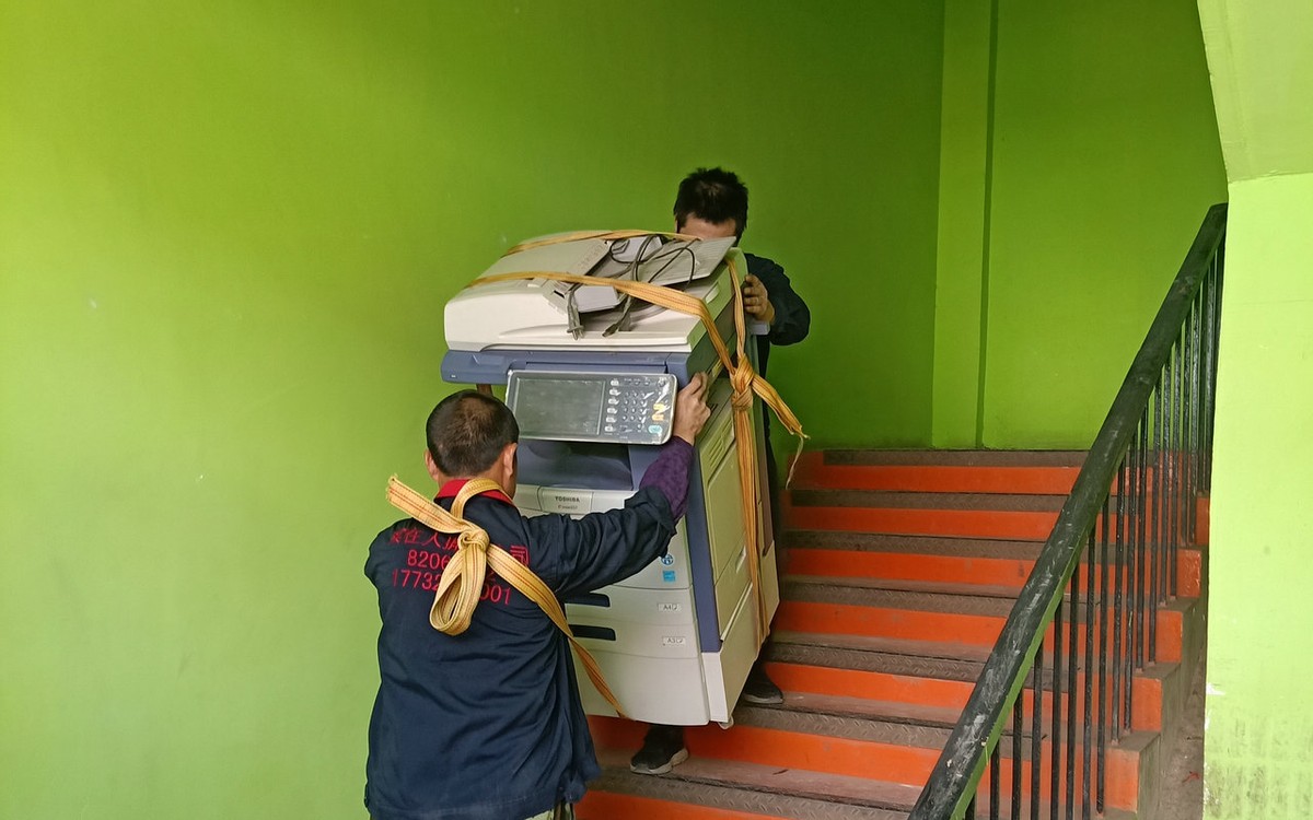 搬家费300元变价,搬家费400变2000