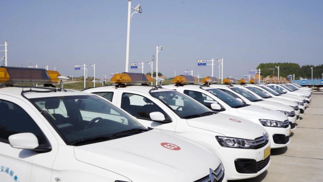 机器人教练和真人哪个好,机器人教练和学员