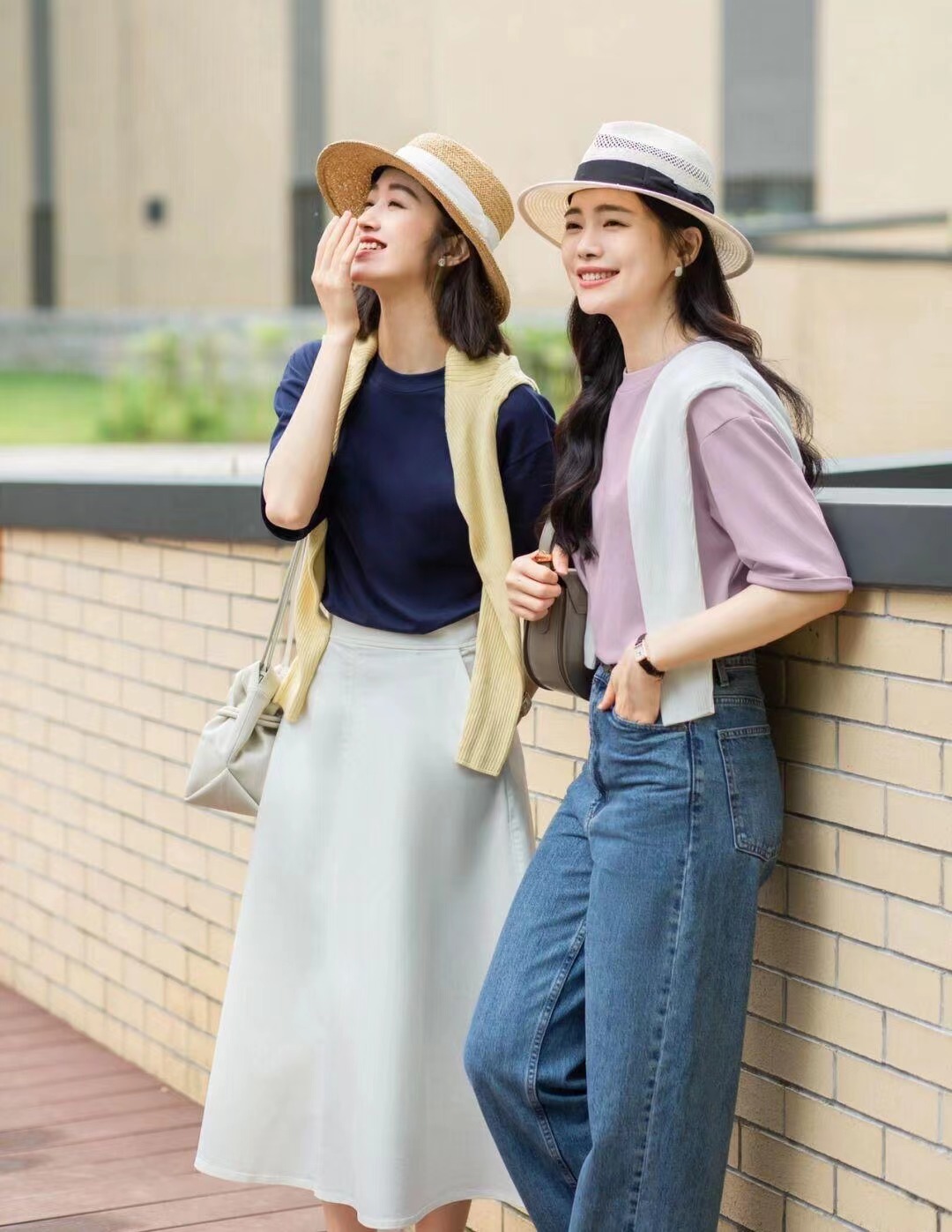 给闺蜜拍照仰拍技巧,姐妹拍照小技巧