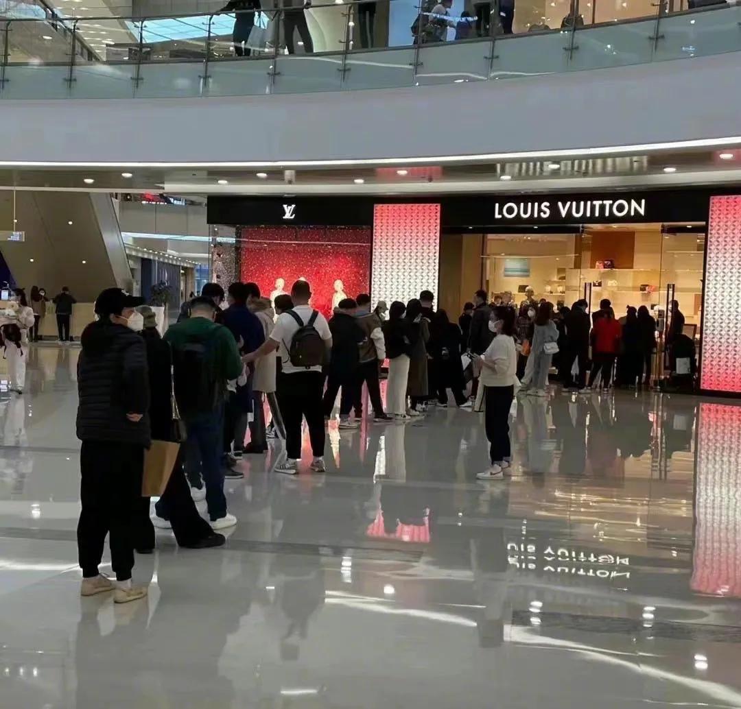 lv涨价后值得入手的包包,lv涨价买不买