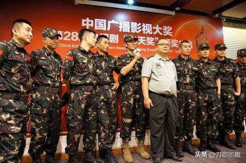 我是特种兵退役十年,我是特种兵13年后重回部队