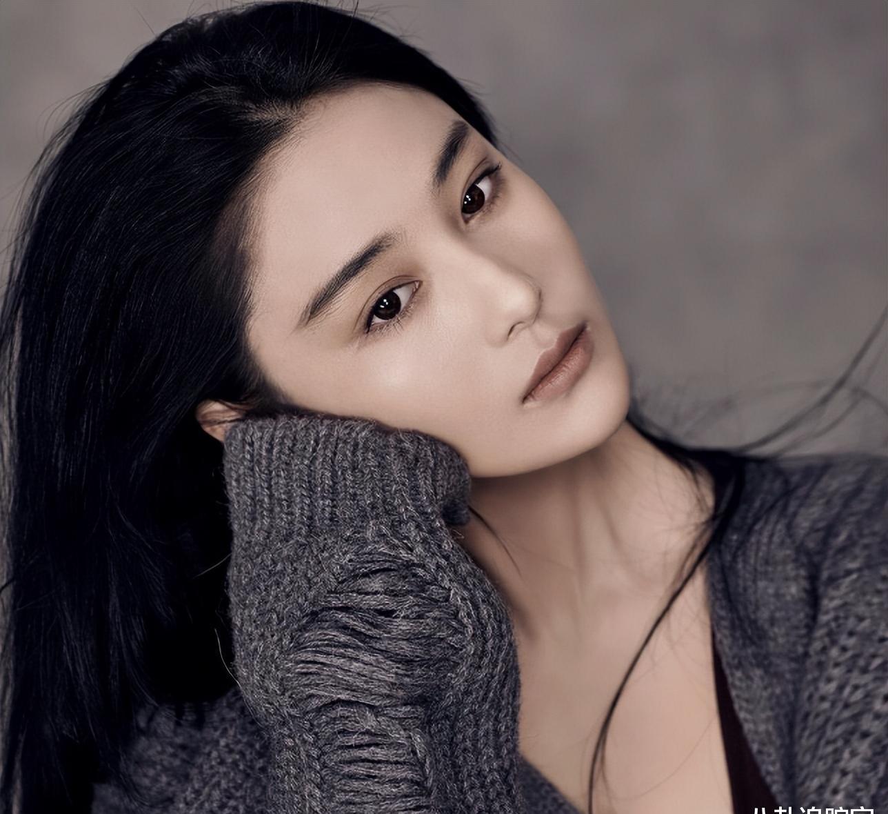 张馨予深v红裙惊艳写真,张馨予走中性风被嘲油腻