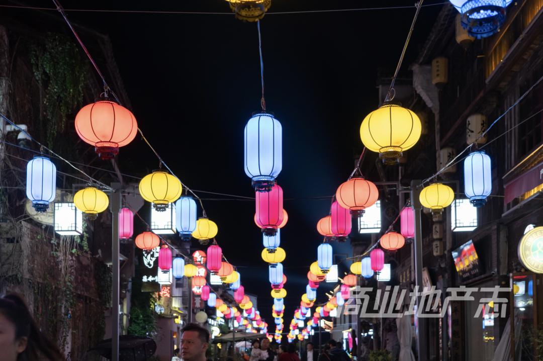黄山风景屯溪老街,夜游黄山屯溪老街一角