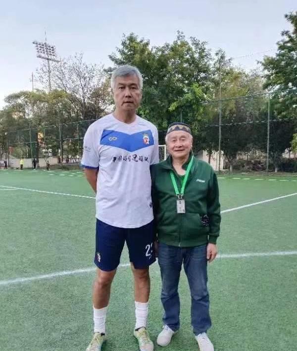 国足门将搞笑失误视频,国足门将爆笑名场面