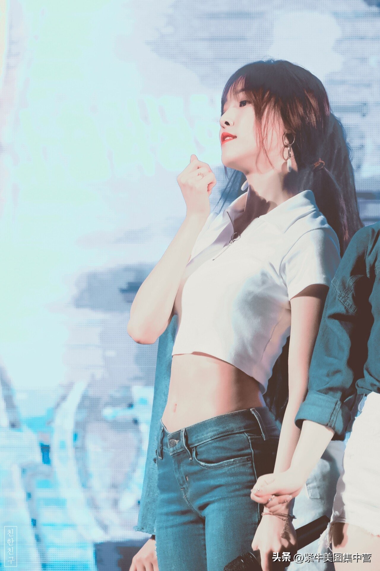 崔裕娜,Yuju紧身牛仔裤美图