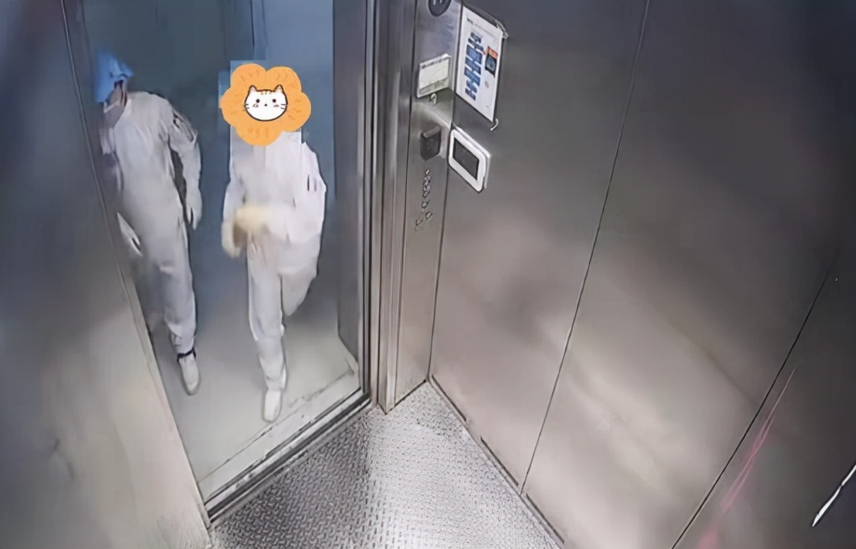 “紧抱、抚摸”男护士猥亵女同事被拘7日，称：我们只是开玩笑