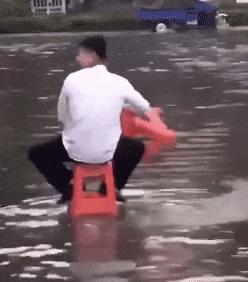 今天在老婆包里发现的,她说是治牙疼的,我觉得不像啊。