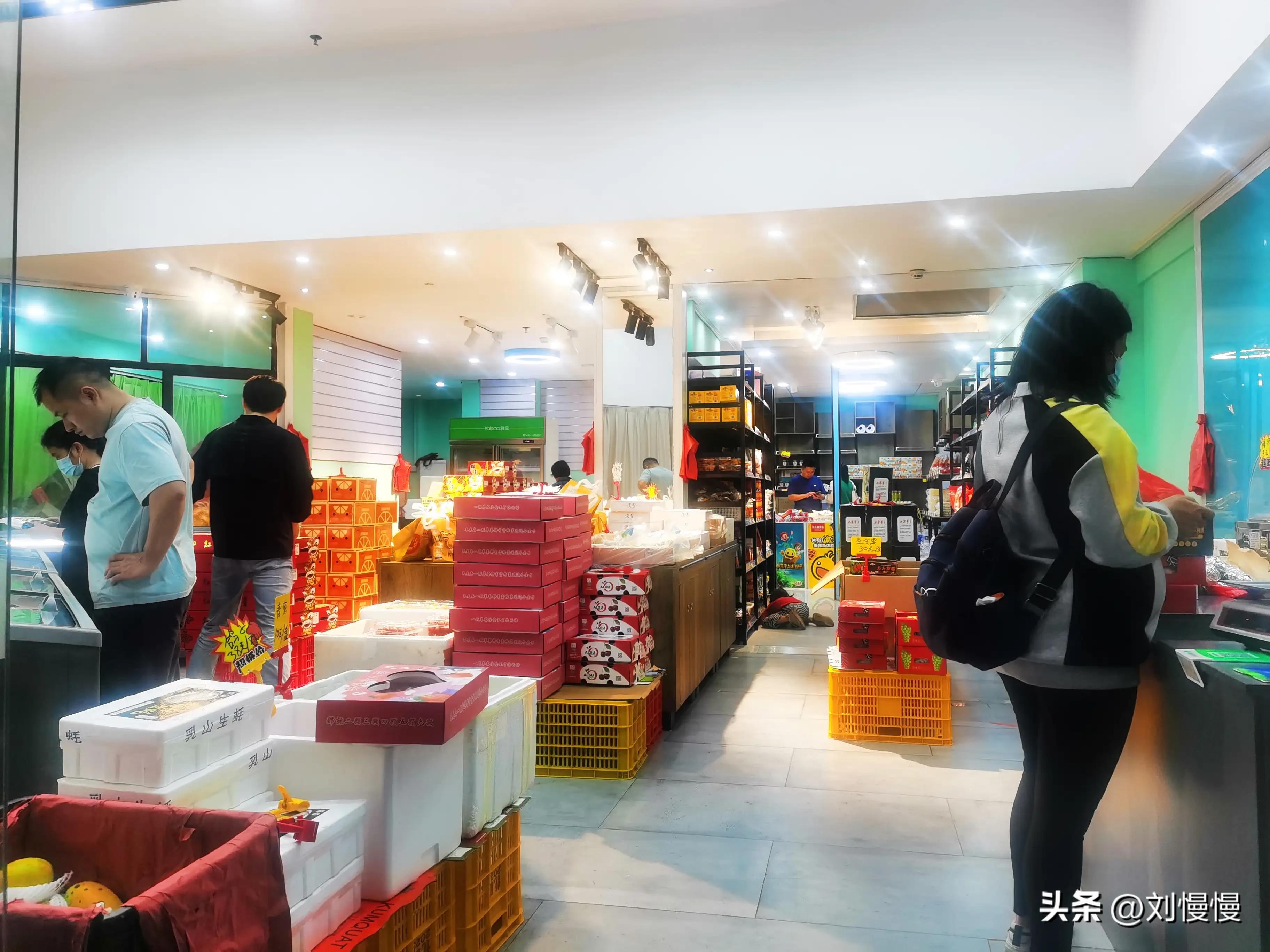 90后小伙卖水果一个月收入30万,做水果生意一年赚700万