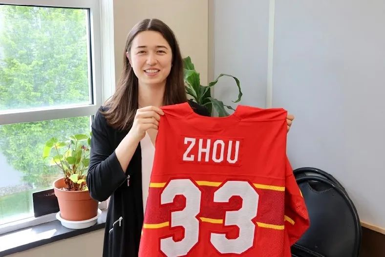 中加混血女孩长大,中加混血小女孩视频