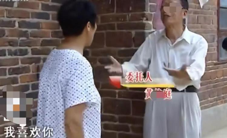 80岁老父恋上俏保姆，子女将两人赶出家门，老人：不同意我就自杀