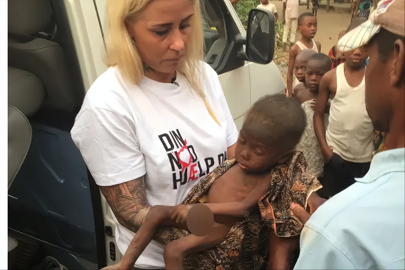 6年前,2岁非洲讨水男孩被好心人收养后,现在过得怎样?