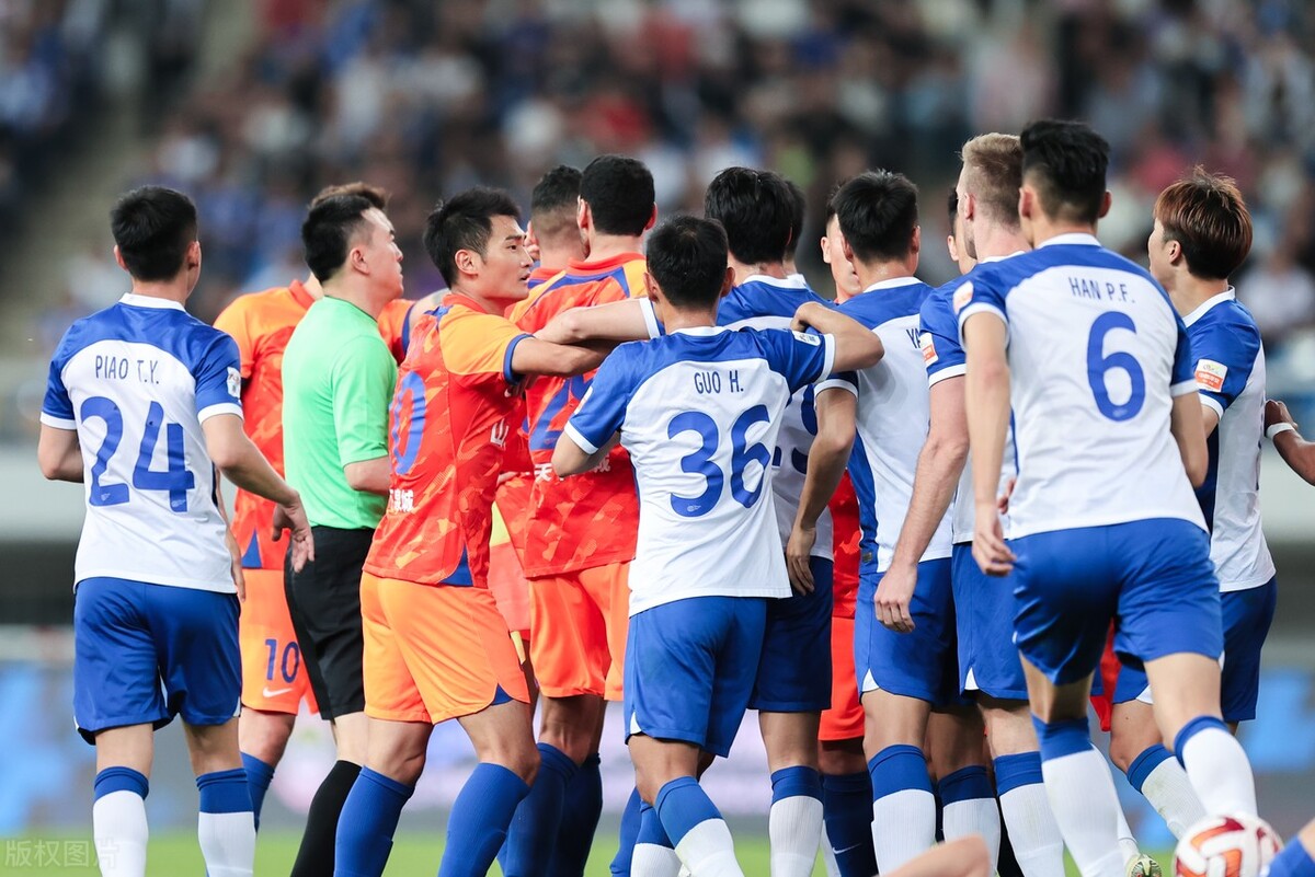 津鲁大战红黄牌,津鲁对决谁吃了红牌