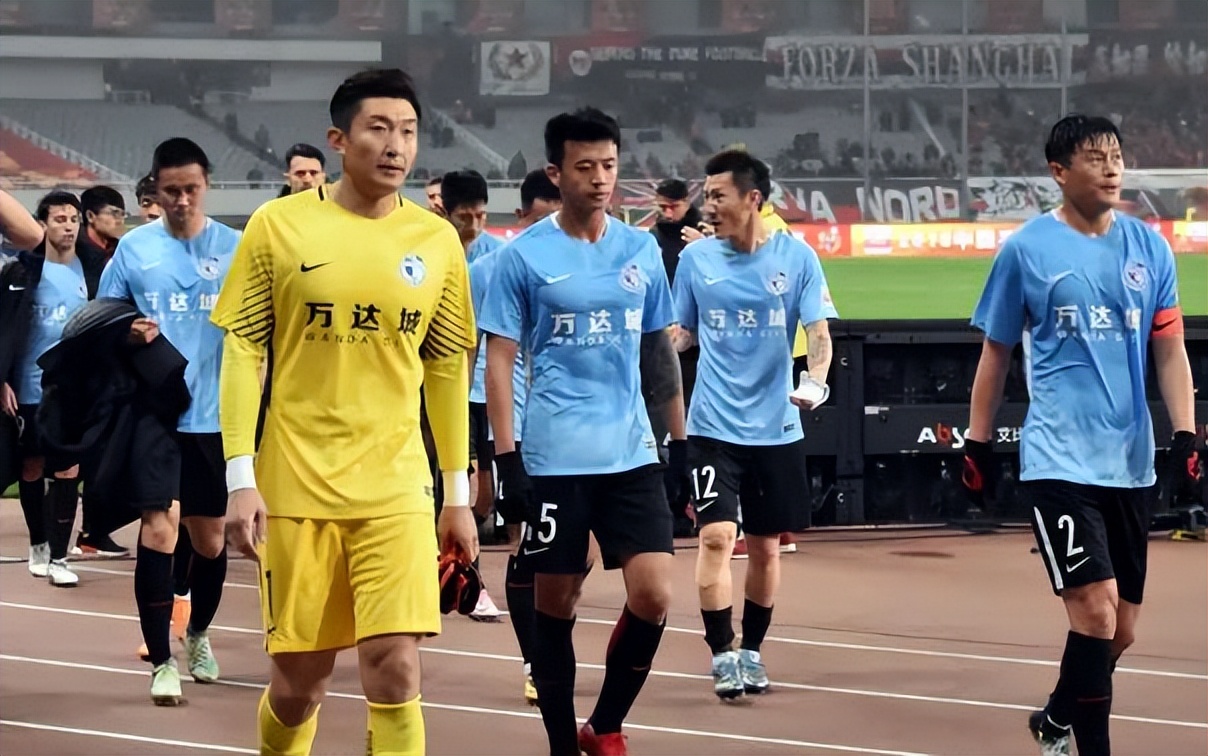 33岁的大连功勋沦落业余联赛，曾是国字号核心，却不入谢晖法眼