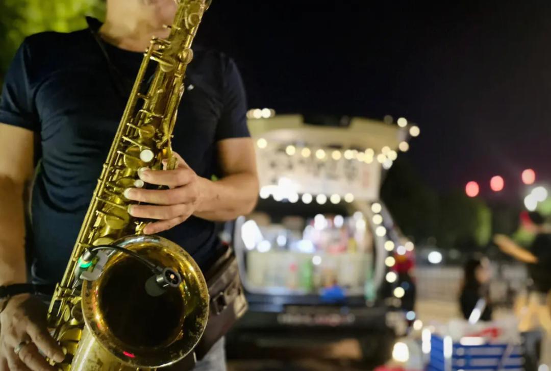 朝露访谈|离开北上广,我在县城直播摆摊月入3万