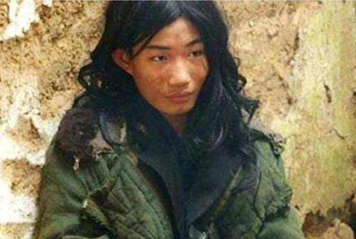 中国第一懒人杨锁23岁懒死在家中,河南第一懒人杨锁图片