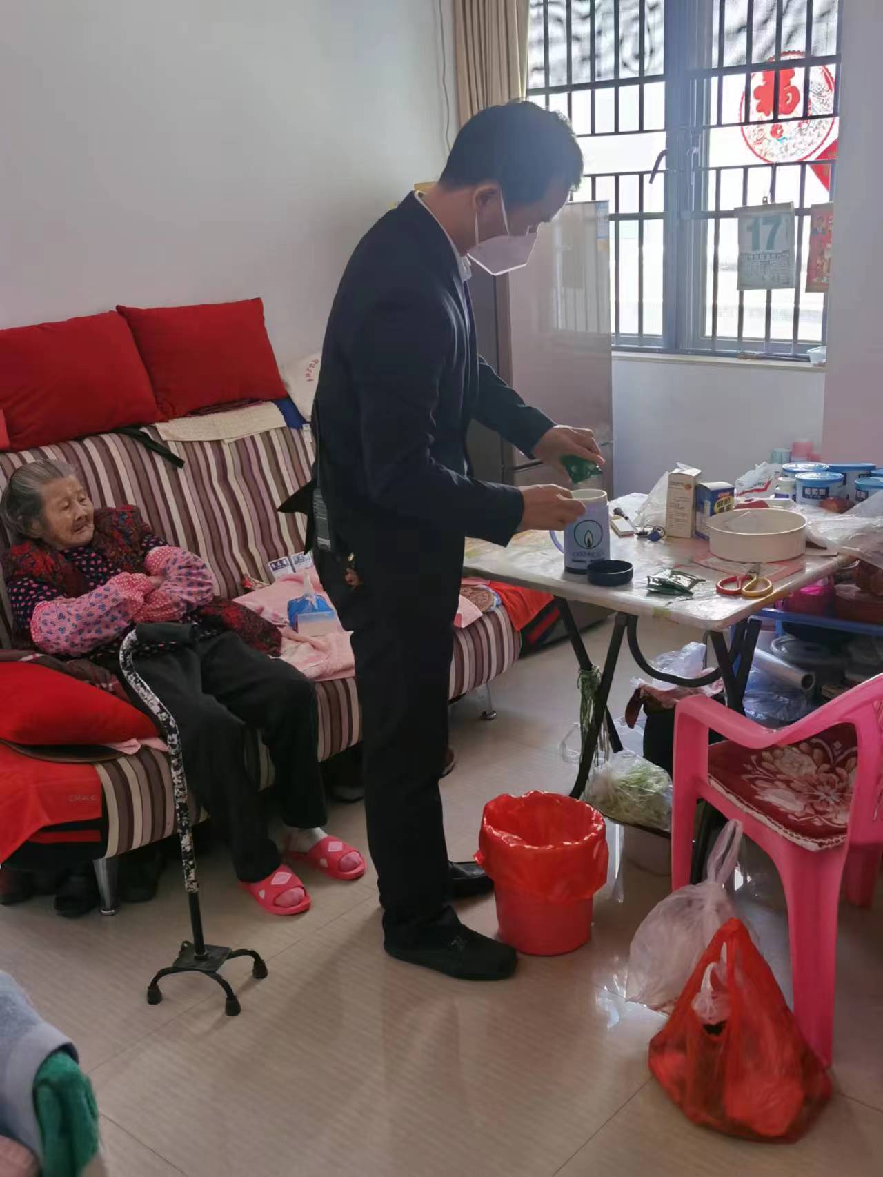 社区共享药箱传递温暖 (深圳多个社区设共享药箱)