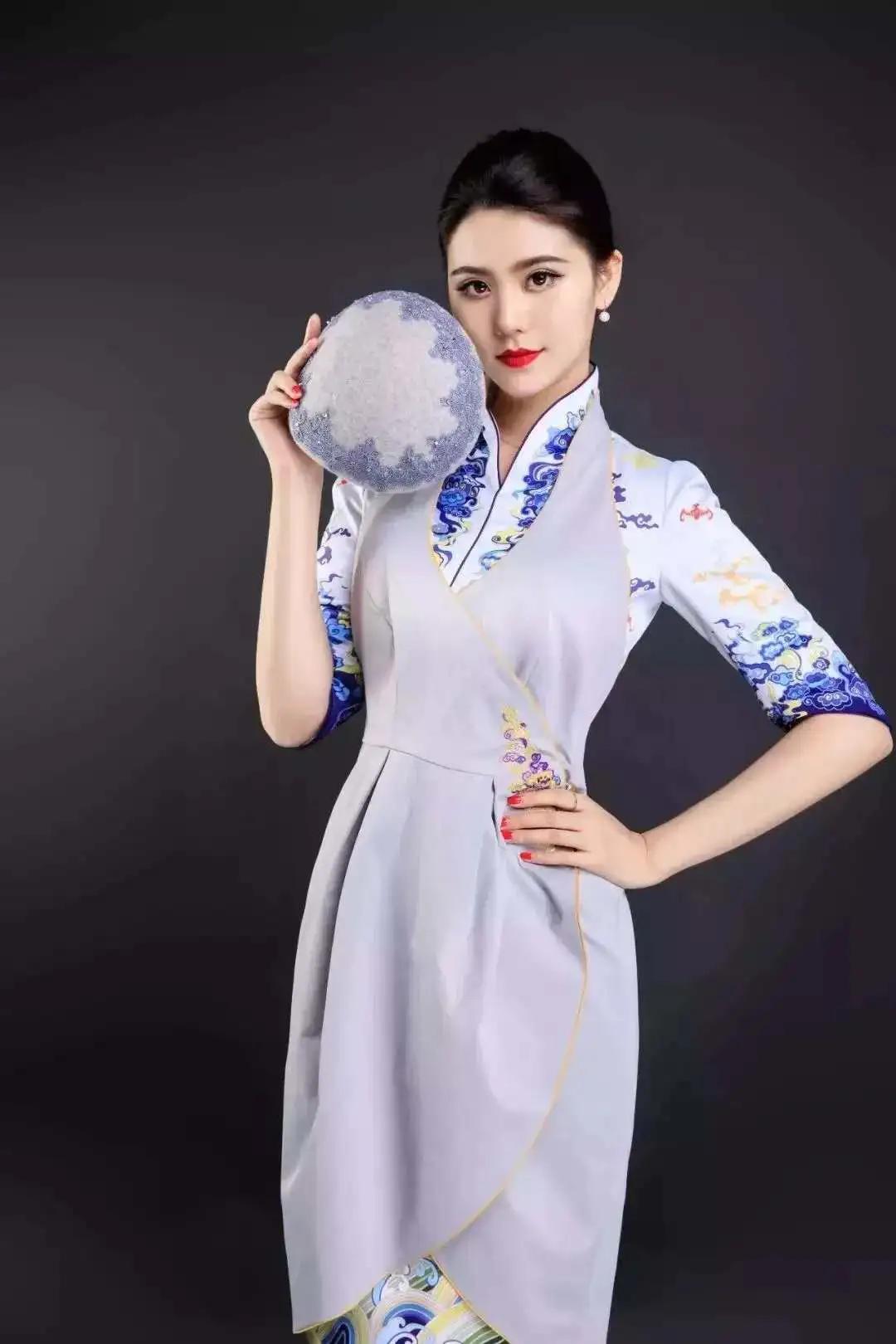 空姐制服每个年代的设计理念,中国国际航空空姐制服设计