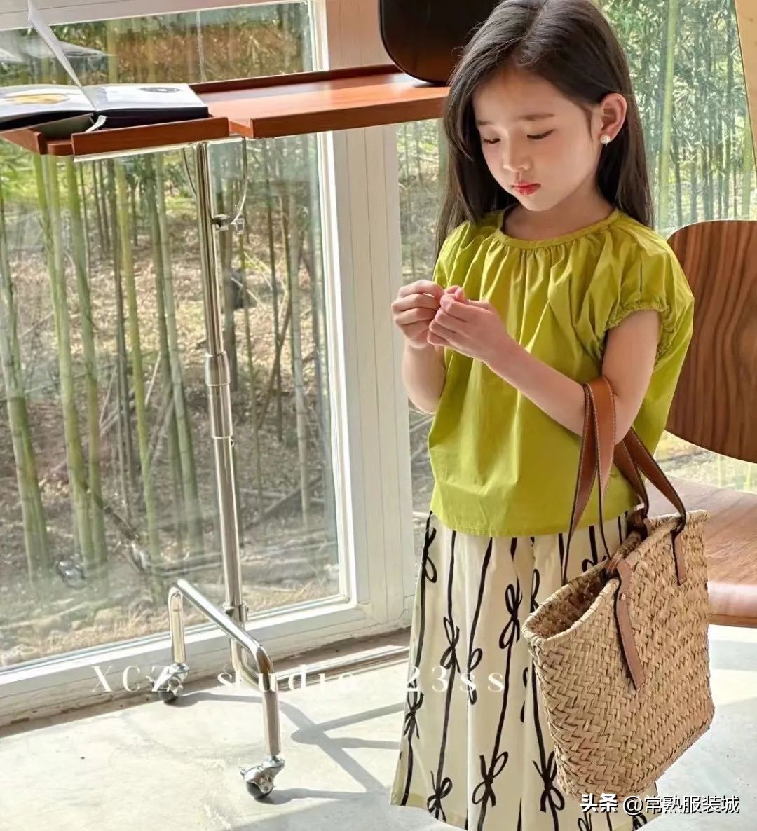 与你童行现场绘画主题,与你同行陪你长大图片