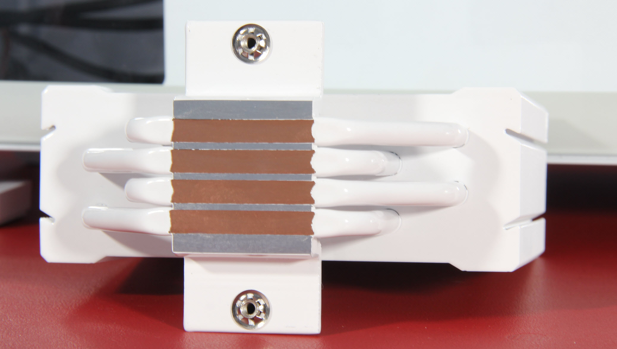 全风扇装机爱不爱？细数新机箱里的八把风扇