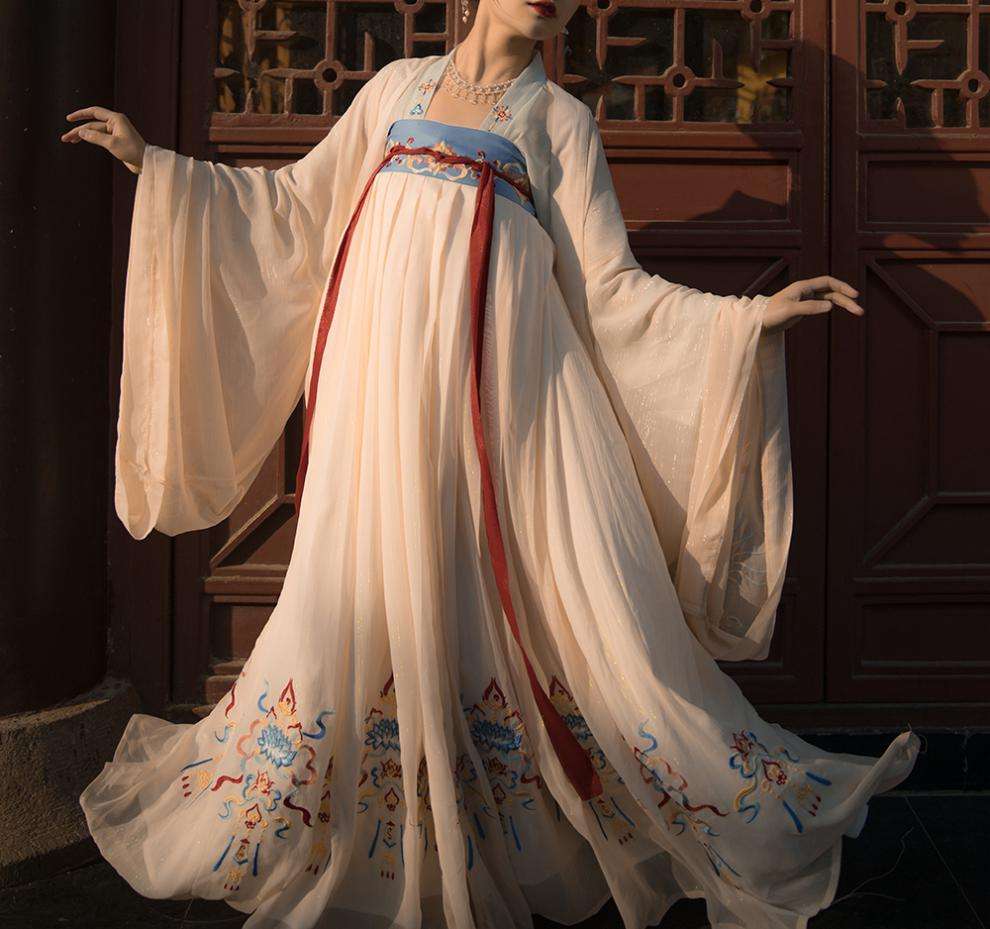 古代女性服装叫什么,古代女性的服饰