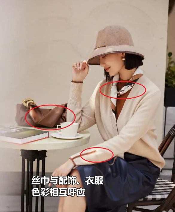 长窄丝巾和裙子的各种搭配,丝巾系法50岁减龄穿搭