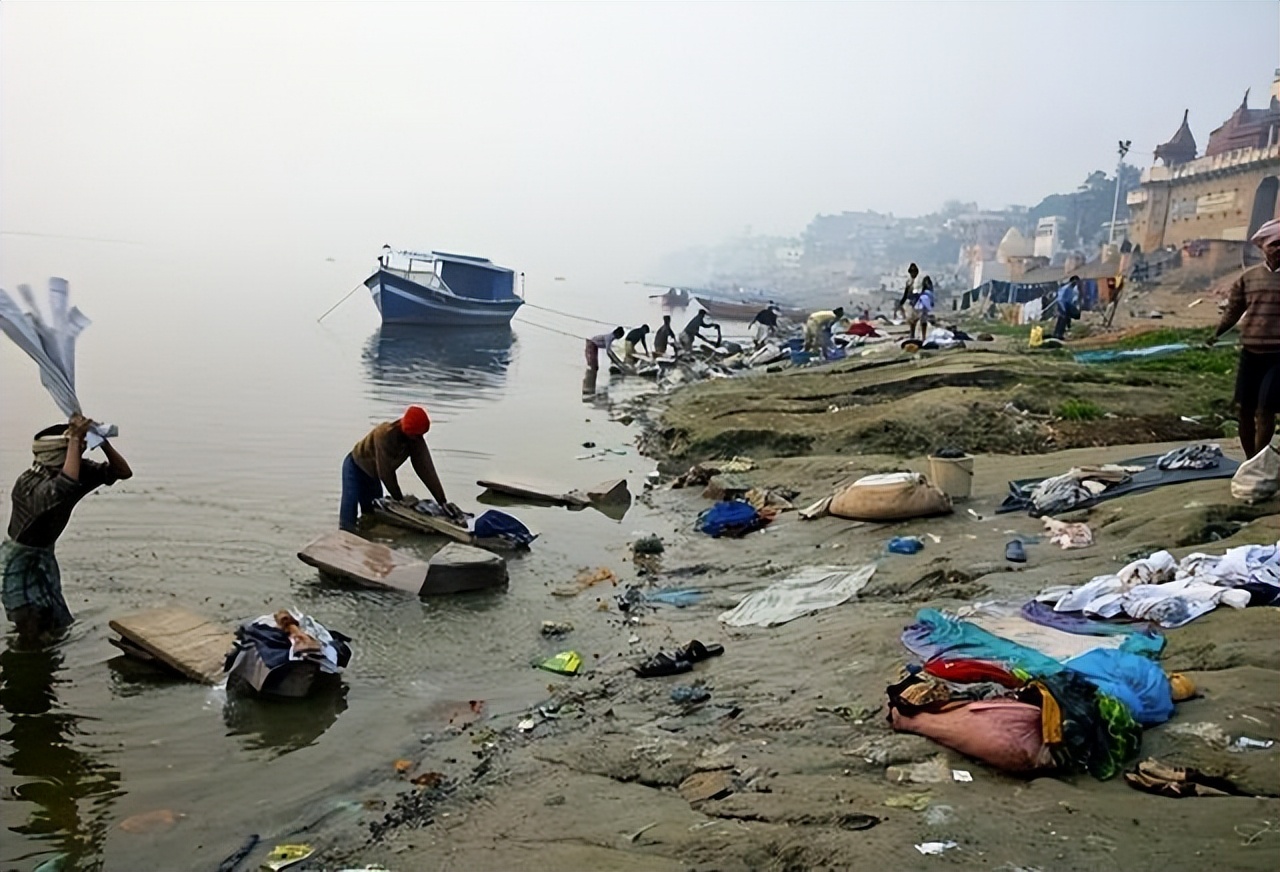 印度人嘲讽中国游客穷，根本不购买东西，到底为什么?