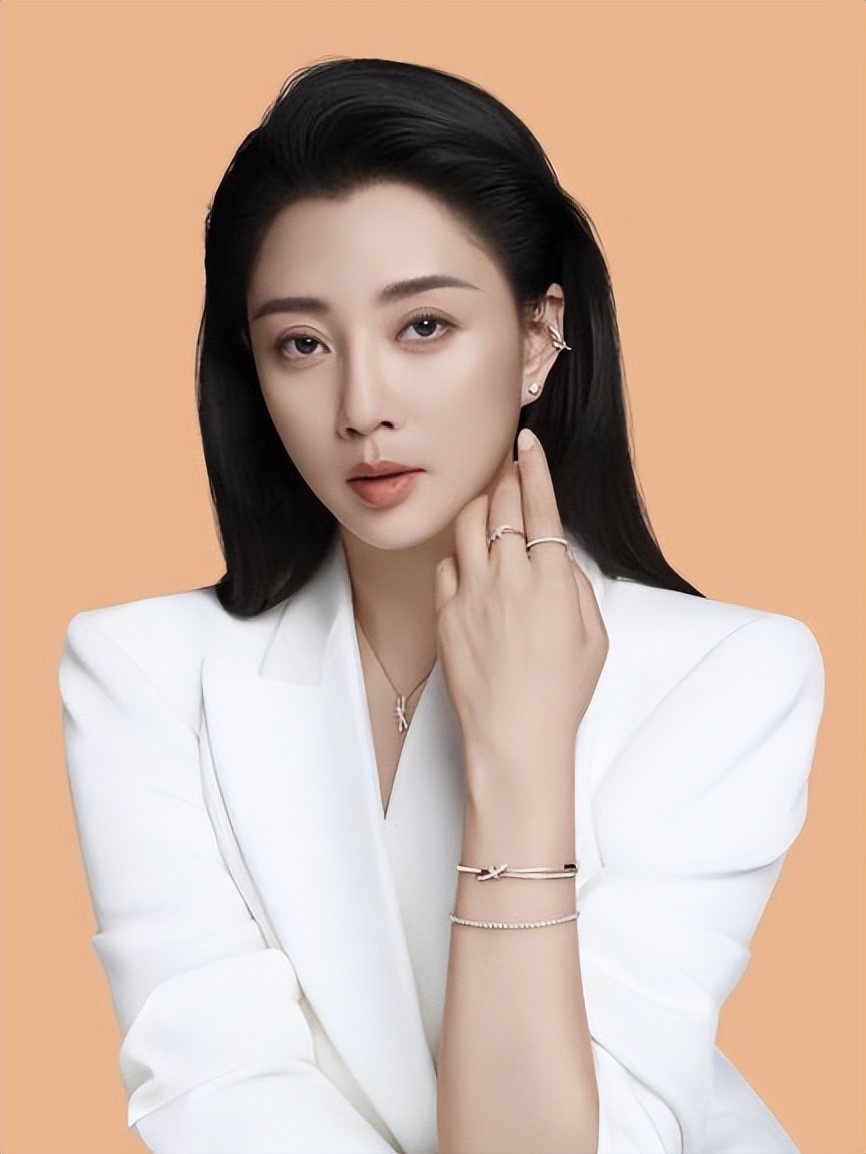 周生生殷桃同款钻之颂一套多少钱 (周生生殷桃代言钻戒)