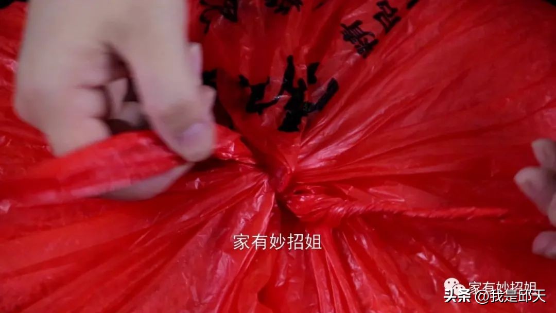 塑料袋怎么系结一拉就开,怎么解开打死结的塑料袋